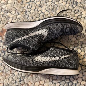 EXCELLENT CONDITION Nike Flyknit Racer Oreo Men’s Size 11
